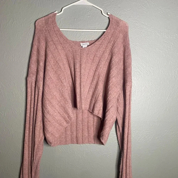 Rue21 Sweaters - Pink Rue21 cropped sweater (E7)